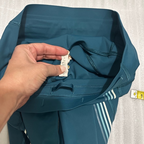 Like NEW - Lululemon High Rise Leggings - Picture 10 of 14